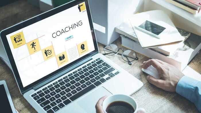 Coach Online là hình thức thuê huấn luyện viên trực tuyến để tập các bài tập gym cải thiện vóc dáng 